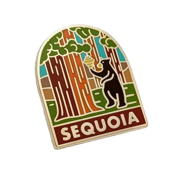 Sequoia Fabricant Chine Épingle en émail Logo personnalisé Conception Badges en métal Émail dur dur Parc national Épinglettes cadeau pour les randonneurs