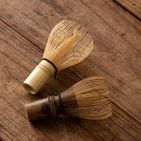 Fouet à matcha artisanal de qualité supérieure Zhen - Chasen en bambou blanc/violet pour une mousse rapide, style artisanal traditionnel et moderne