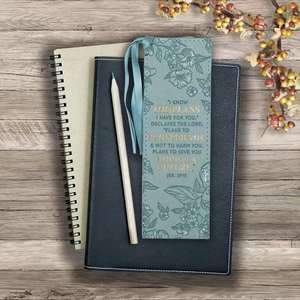 Marcapáginas <span class=keywords><strong>de</strong></span> Piel Sintética con Versículo Bíblico para Mujer, Conozco los Planes que tengo para ti - Jeremías 29:11, Versículo Inspirador - Product Image 2