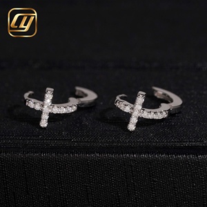 Boucles d'oreilles créoles croisées en argent 925 plaqué rhodium, moissanite taille brillant rond, sertissage à griffes, bijoux religieux unisexe - Product Image 6