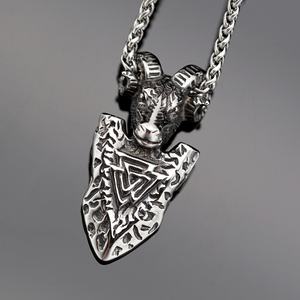 Colgante de acero de titanio con rúnas vikingas y flecha, cabeza de oveja, estilo europeo y americano, de acero inoxidable, mitología vikinga y piratas. - Product Image 4
