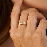 Qiuhan minimaliste Rectangle chevalière pour femmes personnalisé nom ton bijoux en acier inoxydable personnalisé cadeau initial