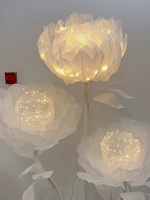 Lussuoso e Romantico Sfondo Scenografico con Fiori Giganti in Organza per Ingresso Matrimonio, Decorazione per Banchetti di Fidanzamento, Vetrine di Negozi