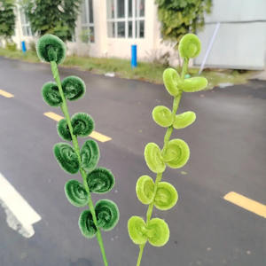 DIY kant-en-klare kunstbloemen van chenille-stengels, twisty sticks, haakpijpjes, eucalyptusbladeren voor thuis- en bruiloftsdecoratie - Product Image 3