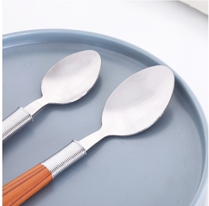 Ensemble de couverts portables 24 pièces en acier inoxydable avec motif bois – Couteau, fourchette, cuillère - Product Image 2