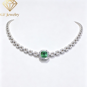 Collier ras du cou en or blanc 18 carats avec émeraude de laboratoire, halo octogonal en diamant de laboratoire, maillons trombone, bijoux fins pour femme - Product Image 1