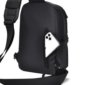 Sac de poitrine en cuir décontracté à la mode pour hommes produits d'usine étanche PU multi-fonctionnel bandoulière fermeture éclair élégant Design à la mode - Product Image 4