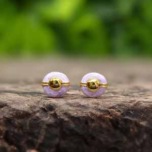 Pendientes de Moda con Diseño Redondo en Acero Inoxidable 316L con Baño de Oro PVD, Color Lavanda, Resistentes y Sostenibles - Product Image 3
