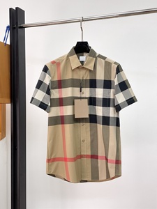 Camisa de manga corta para hombre, estilo veraniego, diseño a cuadros, corte ajustado, de lujo, marca Burberry, color caqui. - Product Image 1