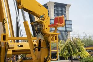 Platform Pengangkat FORWARD FDD25-8LDB Tinggi 26m Kapasitas Beban 8T Kecepatan Pengangkatan 3.5m/menit Konstruksi Inti Mesin Motor/Gearbox - Product Image 6