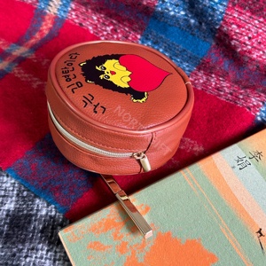 2024 escuro marrom beleza cosméticos sacos para menina portátil bonito viagem rodada PU couro zipper maquiagem bolsa saco com logotipo impresso - Product Image 5