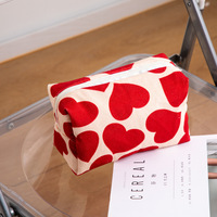 WAALUU Étuis à maquillage personnalisés pour femmes avec étiquette privée, rouge, en forme de cœur, trousse de toilette portable, pochette de rangement, sacs à cosmétiques tendance avec logo