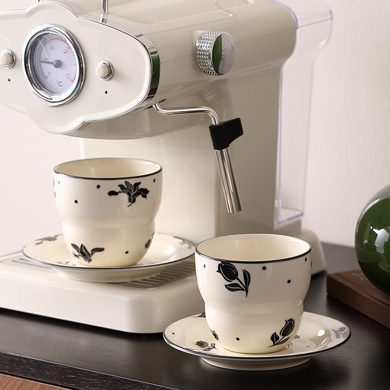 Ensemble Tasse Et Soucoupe Ancienne Peinte à La Main - Motif Papillon, Vintage