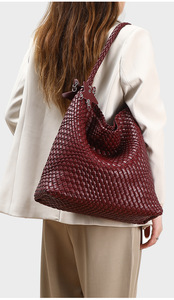 Bolso hobo tejido a mano de alta calidad con decoración de estrella, correa única y gran capacidad para mujer. - Product Image 5