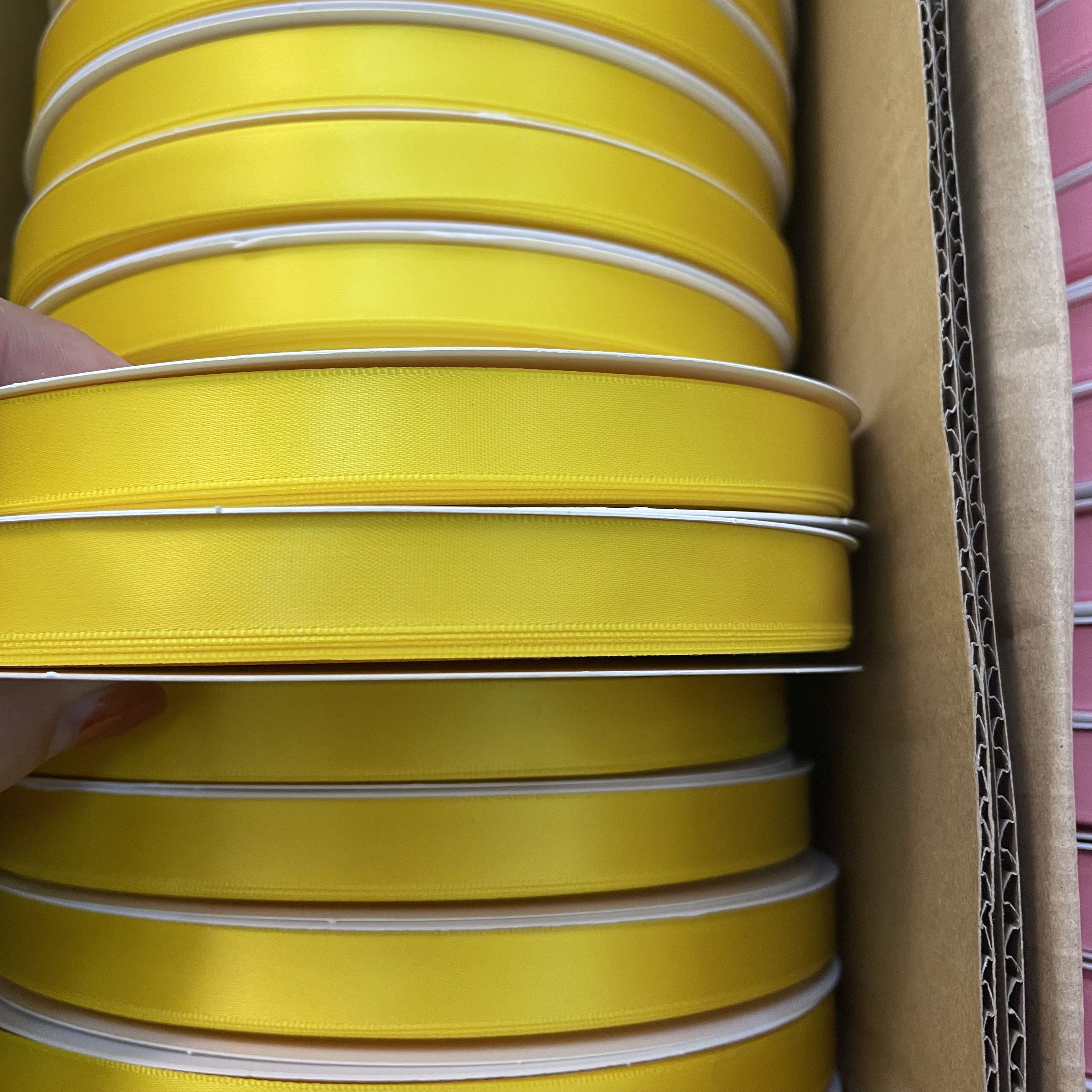 E-Magic Hot Selling 13mm Single/Double Faced Satin Ribbon Roll Custom White Ribbon With Logo 100% Polyester Gift Wrapping Roll
