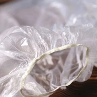 Cape de coiffure jetable en PE pour enfants, châle en plastique pour teinture, permanente, salon de beauté, bavoir