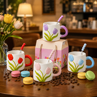 Ensemble de tasses à café en céramique 3D en forme de tulipe avec cuillère, tasse à café en porcelaine colorée avec boîte cadeau pour cadeau de vacances, OEM ODM en gros