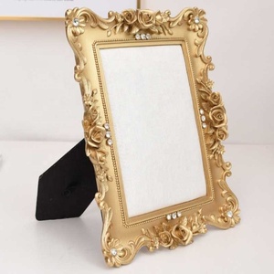 Accesorios de Fotografía de Estilo Japonés para Arte de Uñas, Marco de Fotos Mini Vintage Dorado de Resina - Product Image 3