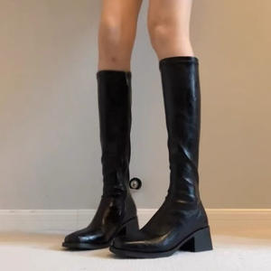 Version en cuir de vachette~Nouvelles bottes hautes fines à talon moyen en cuir véritable de style britannique pour femmes, à bout carré, avec fermeture éclair latérale, sous le genou, style équestre - Product Image 4