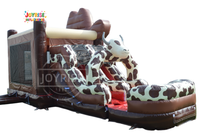 Structure gonflable à thème taureau avec toboggan pour enfants, idéale pour les fêtes en extérieur