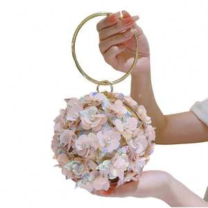 Bolso de mano de acrílico de lujo para mujer, hecho a mano con incrustaciones de diamantes de imitación y cadena, ideal para bodas. - Product Image 1