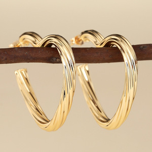 Orecchini a Cerchio Geometrici a Forma di Cuore per Donne, Gioielli Eleganti e Audaci - Product Image 5