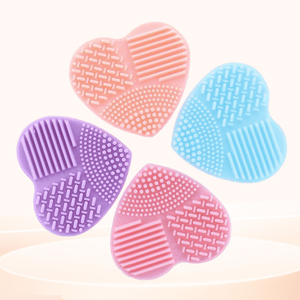 Almohadilla de limpieza de silicona con forma de corazón colorida con ventosa, cepillo de maquillaje suave, herramienta de limpieza, limpiador de herramientas de maquillaje - Product Image 1