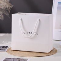 Boîte d'emballage de luxe de luxe avec logo personnalisé pour bijoux d'anniversaire et de mariage Boîtes blanches pour coffrets cadeaux avec nœud papillon et ruban