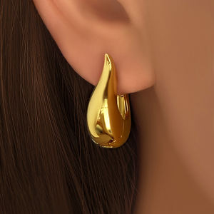 Pendientes de Aro Gruesos en Forma de U, Impermeables, de Latón, para Mujer, Regalo de Boda, Chapados en Oro de 18K - Product Image 4