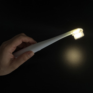 Cepillo de Dientes con Luz LED Blanca para Niños, Aprobado por la CE, para una Limpieza Bucal Profunda, Cerdas Suaves de PBT, con Logotipo Personalizado - Product Image 1