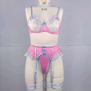 Nouvel ensemble de lingerie sexy 4 pièces pour femme avec jarretière brodée florale en dentelle à volants et soutien-gorge semi-transparent - Product Image 3