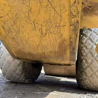 Compacteur vibrant d'occasion de marque américaine CAT CS683E, en bon état de fonctionnement, pour la construction routière, en stock