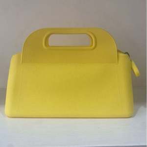 Sac de maquillage portable personnalisé imperméable avec fermeture éclair et logo, vente en gros d'usine, mini sac de rangement en silicone, trousse de toilette portable - Product Image 4