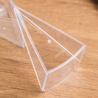 Boîte à gâteau triangulaire en PS de qualité alimentaire 110x70x70mm pour gâteaux à étages et mousses - Utilisation à emporter et vente au détail JNH-030