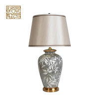Lampe de table électrique noire en céramique de style nordique moderne de luxe avec abat-jour tambour pour chambre à coucher (vente en gros)