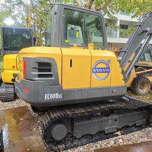Mini-excavatrice sur chenilles Volvo EC60DL d'occasion, modèle 2022, 6 tonnes, composants principaux : moteur, boîte de vitesses, pompe, PLC, engrenage, roulement Deutz - Product Image 3