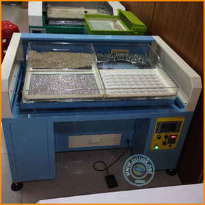 เครื่องติดเพชรแบบอัตโนมัติ Disen รุ่น Hotfix 4 หัว สำหรับงาน DIY บนเสื้อผ้า ความเร็ว 2-3 แผ่น/นาที ใช้ไฟ 220V รับประกัน 1 ปี - Product Image 6