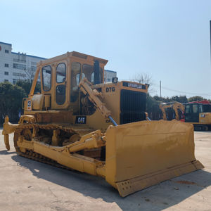 Bulldozer CATERPILLAR D7G usado, Tractor topador hidráulico sobre orugas CAT D7G D7R usado con Destripador, de alta calidad y eficiente - Product Image 1