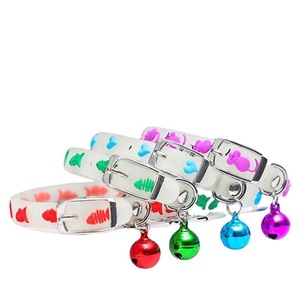 Colliers lumineux personnalisés en silicone pour animaux de compagnie <span class=keywords><strong>Collier</strong></span> de <span class=keywords><strong>chat</strong></span> lumineux de nuit <span class=keywords><strong>Collier</strong></span> de chien <span class=keywords><strong>fluorescent</strong></span> avec cloches lumineuses - Product Image 4