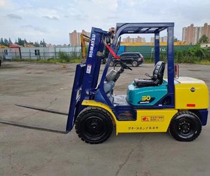 Used 3 Ton Komatsu FD30 Diesel Engine Forklift with Hydraulic <b>Side</b> Shifter 2 Mast for Engine Counterbalanced - Product Image 6