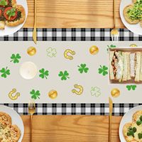 Chemin de table imprimé pour la Saint-Patrick, 13 * 72 pouces, chemin de table vert trèfle porte-bonheur, utilisé pour la décoration de la Saint-Patrick