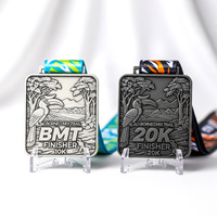 Ensemble de médailles de finisseur Borneo Mix Trail BMT 10K 20K, motif tropical jungle avec ruban à motif de coucou carré, pour les courses de trail de Bornéo