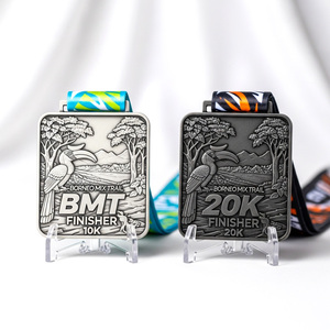 ชุดเหรียญรางวัลผู้เข้าเส้นชัย Borneo Mix Trail BMT 10K 20K ลายสี่เหลี่ยม <span class=keywords><strong>Hornbill</strong></span> Jungle Relief Tropical พร้อมริบบิ้น สำหรับการแข่งขันวิ่งเทรลในเกาะบอร์เนียว - Product Image 1