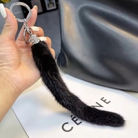 Porte-clés pendentif queue de vison en fourrure de haute qualité, nouveau modèle tendance, petit jouet en peluche queue de vison, accessoires pour sacs et clés de voiture pour femmes