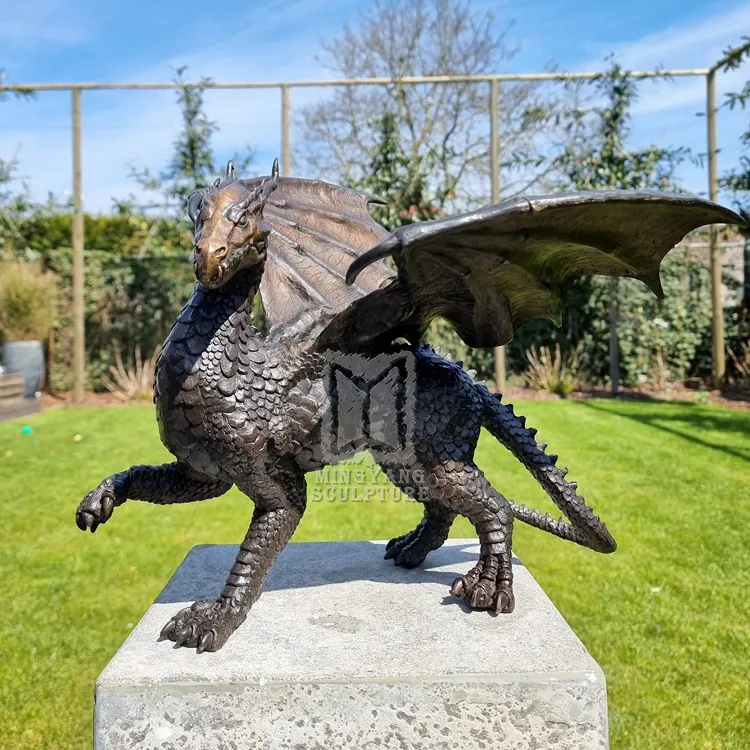 <span class=keywords><strong>Bronze</strong></span> asas de dragão escultura estilo ocidental, jardim ao ar livre, estátua de spray de dragão voador para decoração