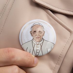 Nella memoria amorevole foto personalizzata devota <span class=keywords><strong>papa</strong></span> francesco risvolto a bottone con ali d'angelo commemorative perni funebri In memoria della celebrazione della vita - Product Image 5
