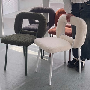 Silla de Comedor de Diseño Escandinavo Contemporáneo con Respaldo de Metal, Silla de Maquillaje Simple - Product Image 1