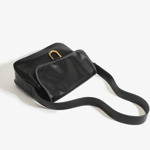 Casual and versatile women's <b>bag</b> with metal buckle and adjustable <b>shoulder</b> <b>strap</b> - Product Image 2