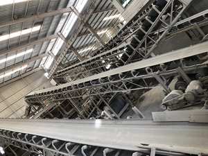 Convoyeur à bande de nervure de chaîne de haute qualité 800mm 1600mm 12mpa <span class=keywords><strong>EP</strong></span> 4PLY <span class=keywords><strong>flamme</strong></span> Chevron bande transporteuse - Product Image 2