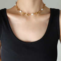 Collier choker Lola en acier inoxydable plaqué or 18 carats avec chaîne à maillons noués en perles